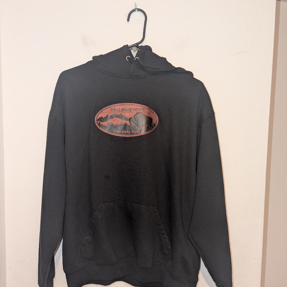 Pacific & Co black hooded Yellowstone National Park sweater size large